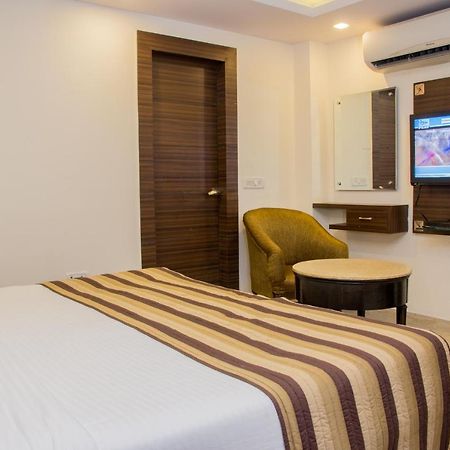 Hotel Pawan Plaza Near Sir Ganga Ram Hospital Delhi  Bagian luar foto