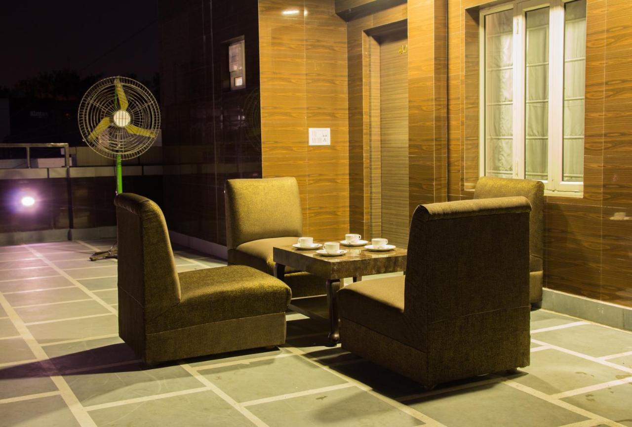 Hotel Pawan Plaza Near Sir Ganga Ram Hospital Delhi  Bagian luar foto