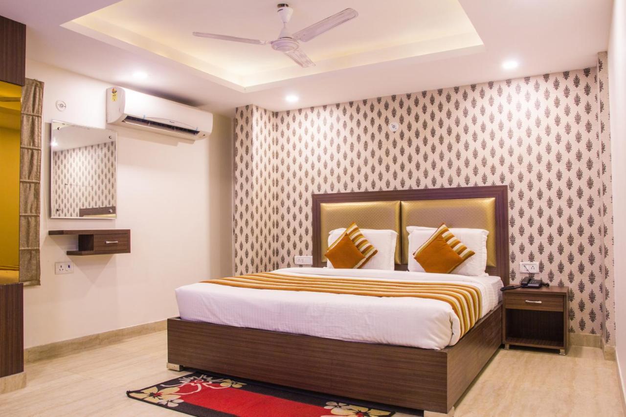 Hotel Pawan Plaza Near Sir Ganga Ram Hospital Delhi  Bagian luar foto