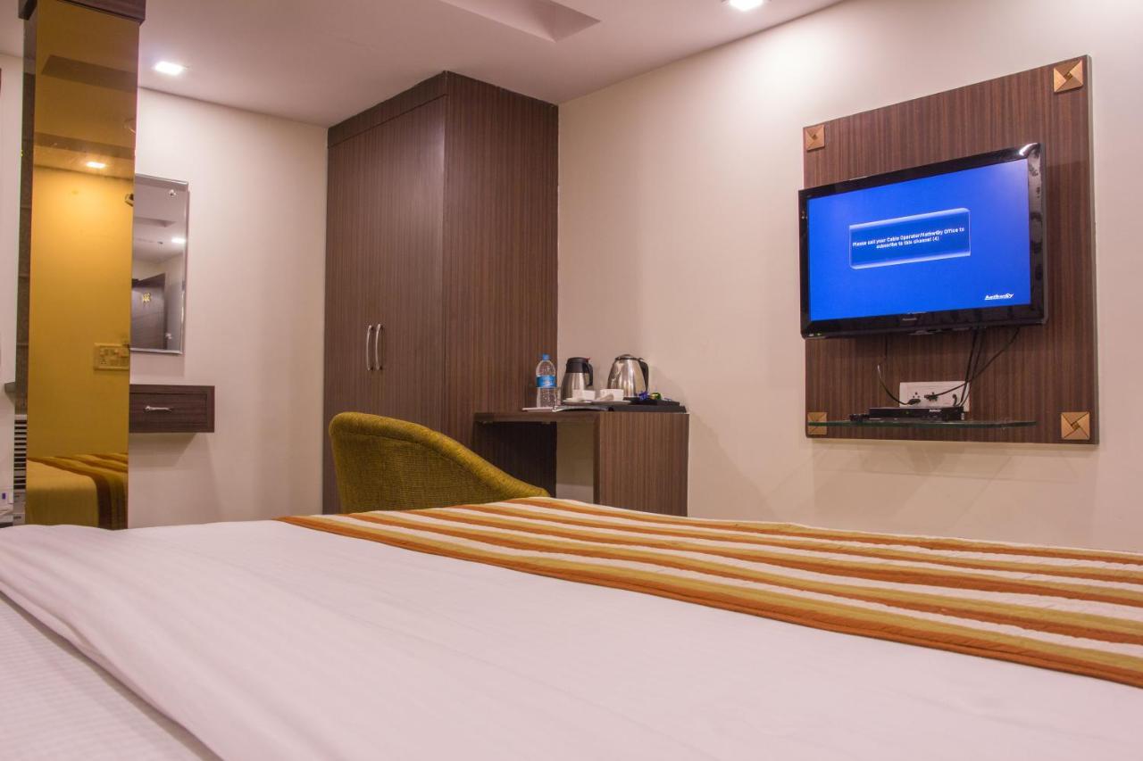 Hotel Pawan Plaza Near Sir Ganga Ram Hospital Delhi  Bagian luar foto