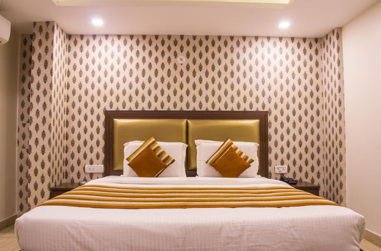 Hotel Pawan Plaza Near Sir Ganga Ram Hospital Delhi  Bagian luar foto