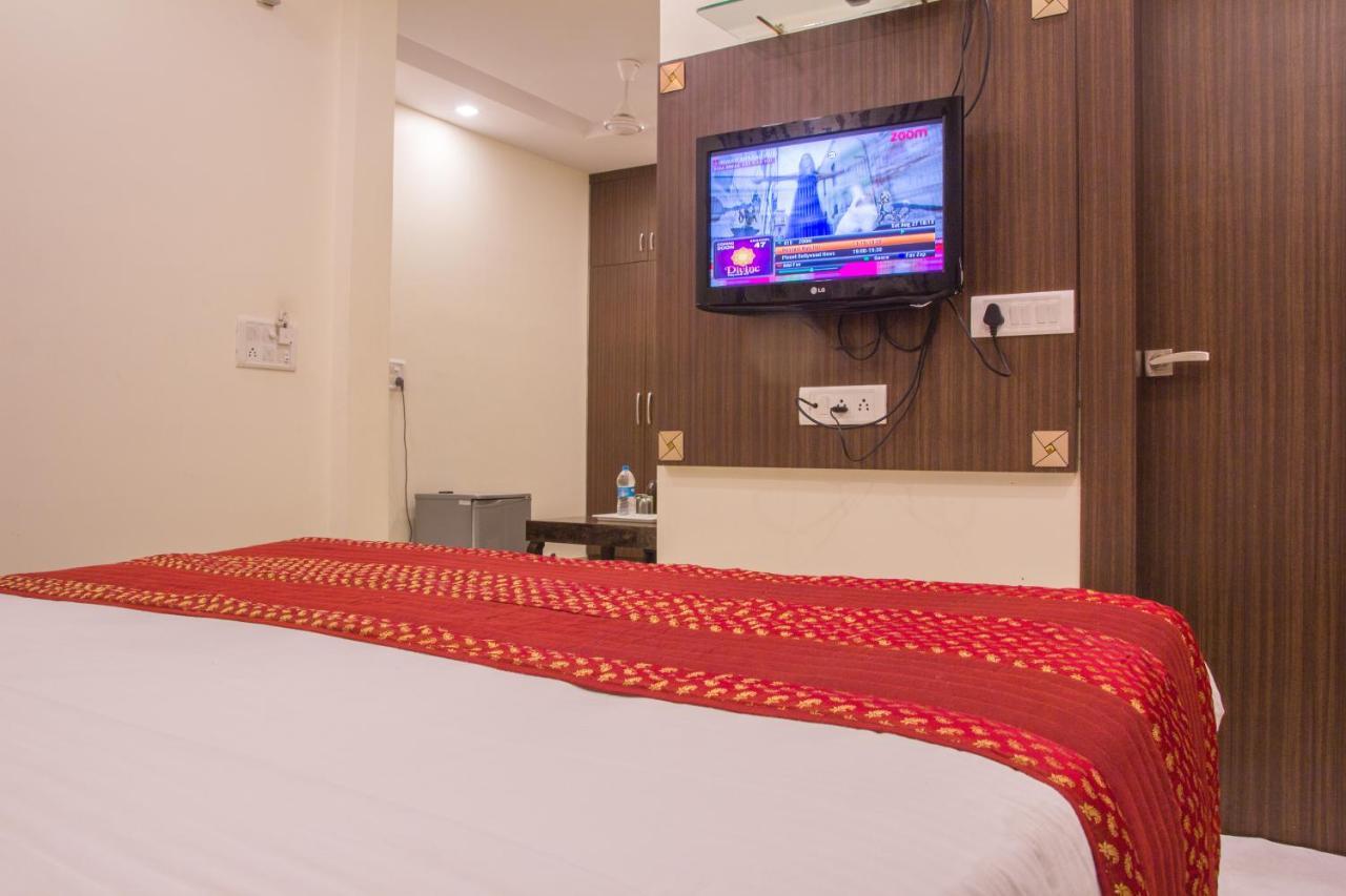 Hotel Pawan Plaza Near Sir Ganga Ram Hospital Delhi  Bagian luar foto