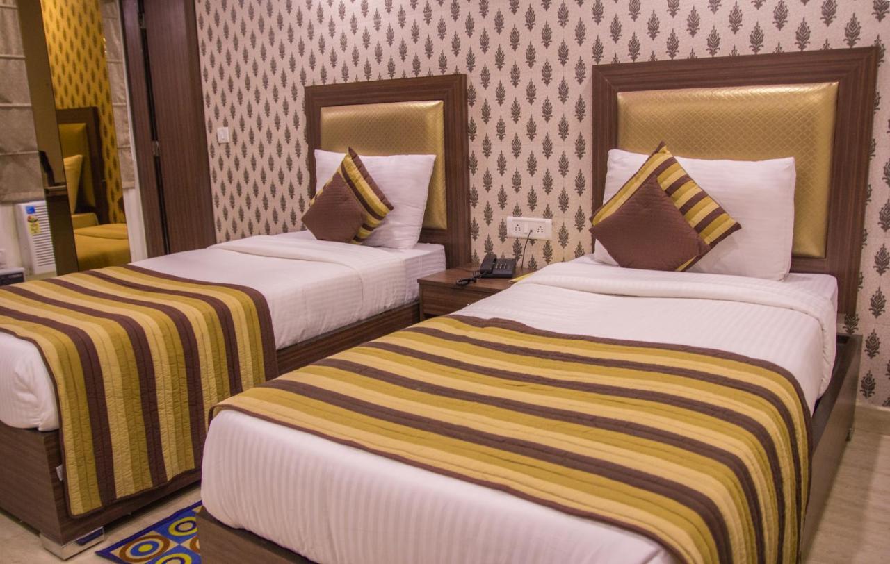 Hotel Pawan Plaza Near Sir Ganga Ram Hospital Delhi  Bagian luar foto
