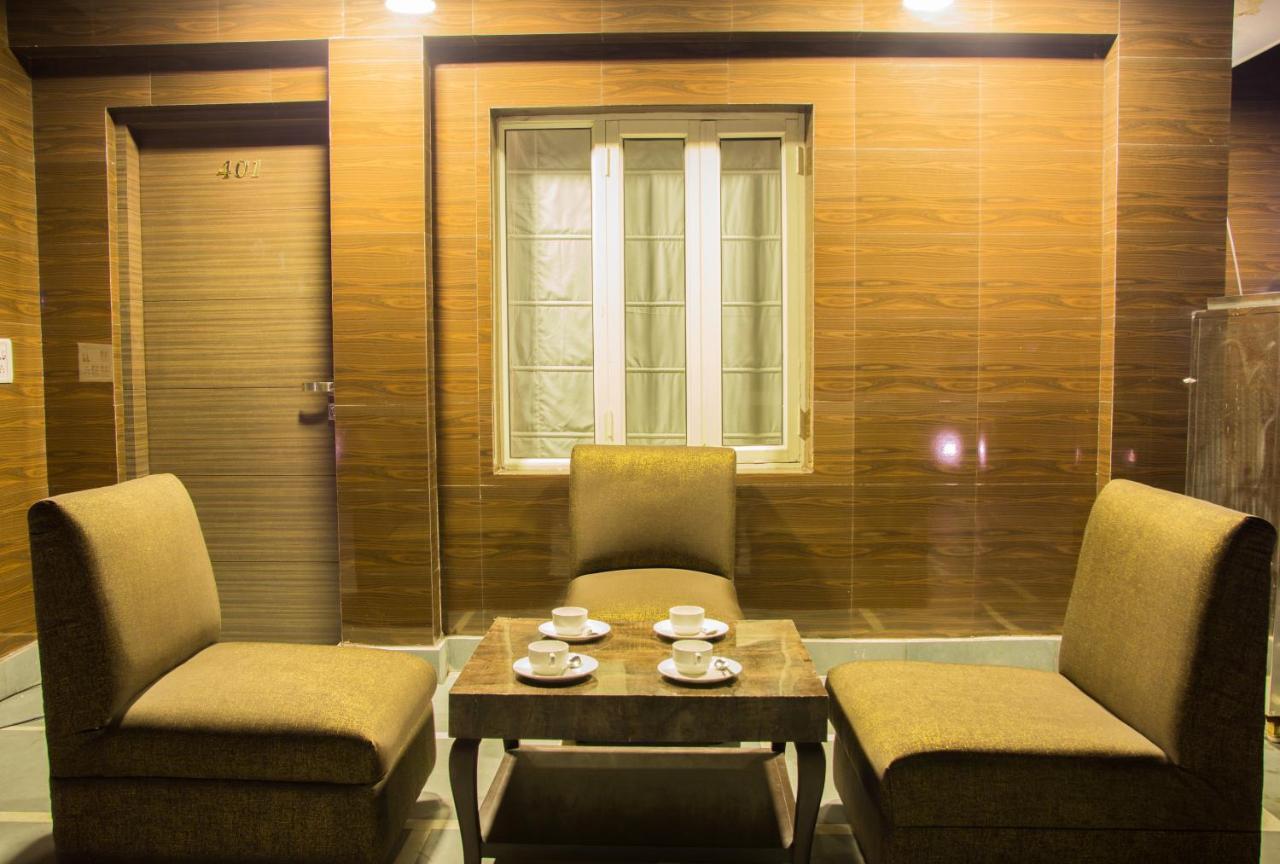 Hotel Pawan Plaza Near Sir Ganga Ram Hospital Delhi  Bagian luar foto