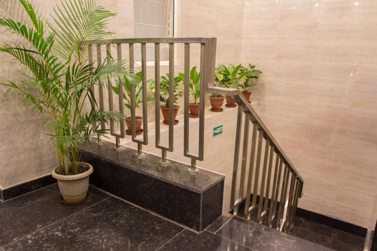 Hotel Pawan Plaza Near Sir Ganga Ram Hospital Delhi  Bagian luar foto