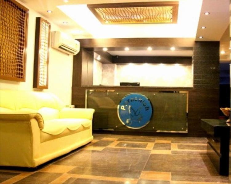 Hotel Pawan Plaza Near Sir Ganga Ram Hospital Delhi  Bagian luar foto