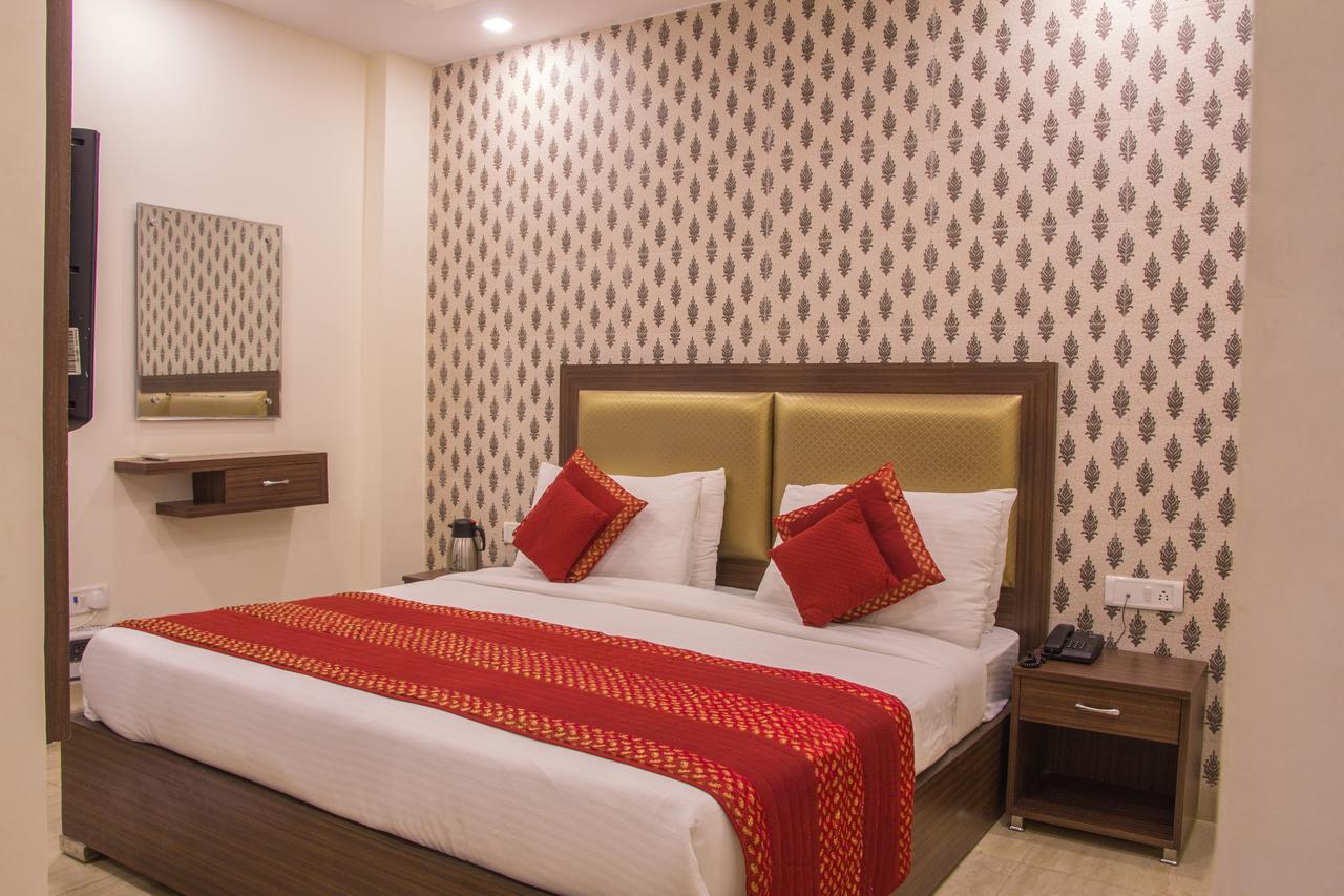 Hotel Pawan Plaza Near Sir Ganga Ram Hospital Delhi  Bagian luar foto