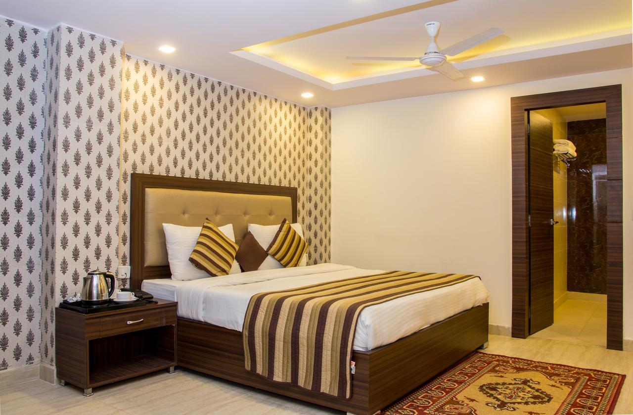Hotel Pawan Plaza Near Sir Ganga Ram Hospital Delhi  Bagian luar foto