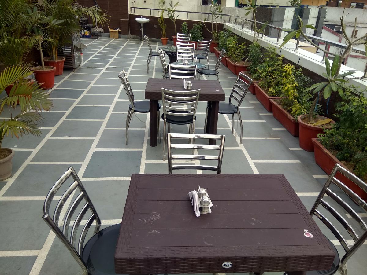 Hotel Pawan Plaza Near Sir Ganga Ram Hospital Delhi  Bagian luar foto