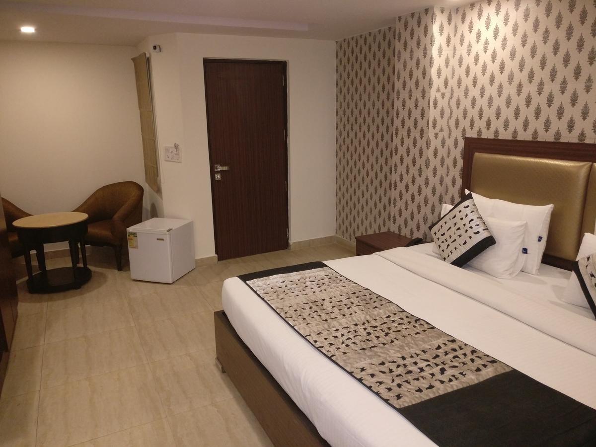 Hotel Pawan Plaza Near Sir Ganga Ram Hospital Delhi  Bagian luar foto