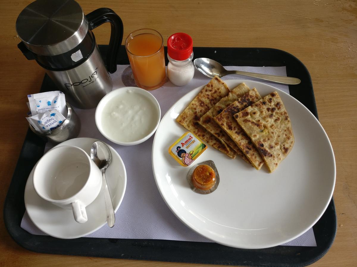 Hotel Pawan Plaza Near Sir Ganga Ram Hospital Delhi  Bagian luar foto