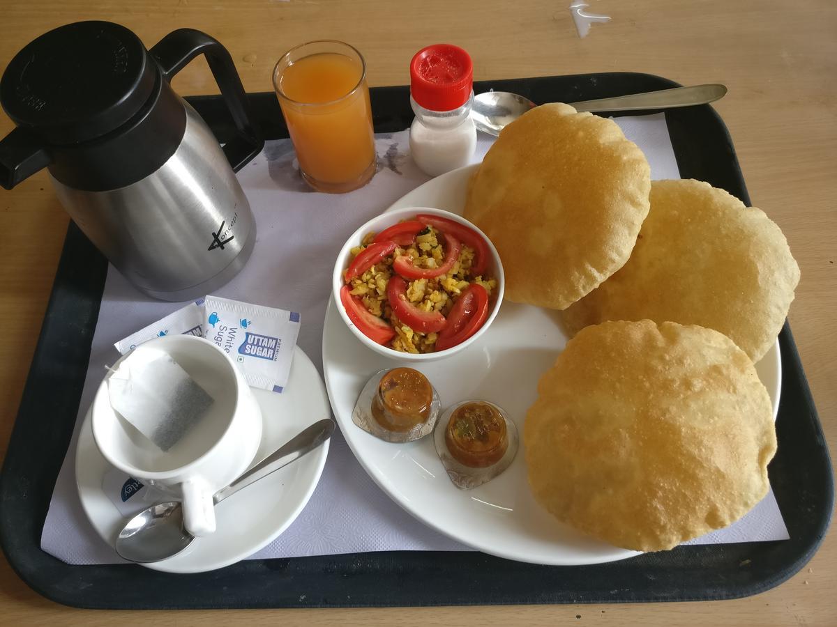 Hotel Pawan Plaza Near Sir Ganga Ram Hospital Delhi  Bagian luar foto
