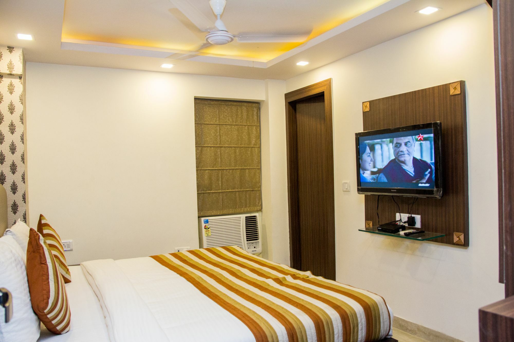 Hotel Pawan Plaza Near Sir Ganga Ram Hospital Delhi  Bagian luar foto