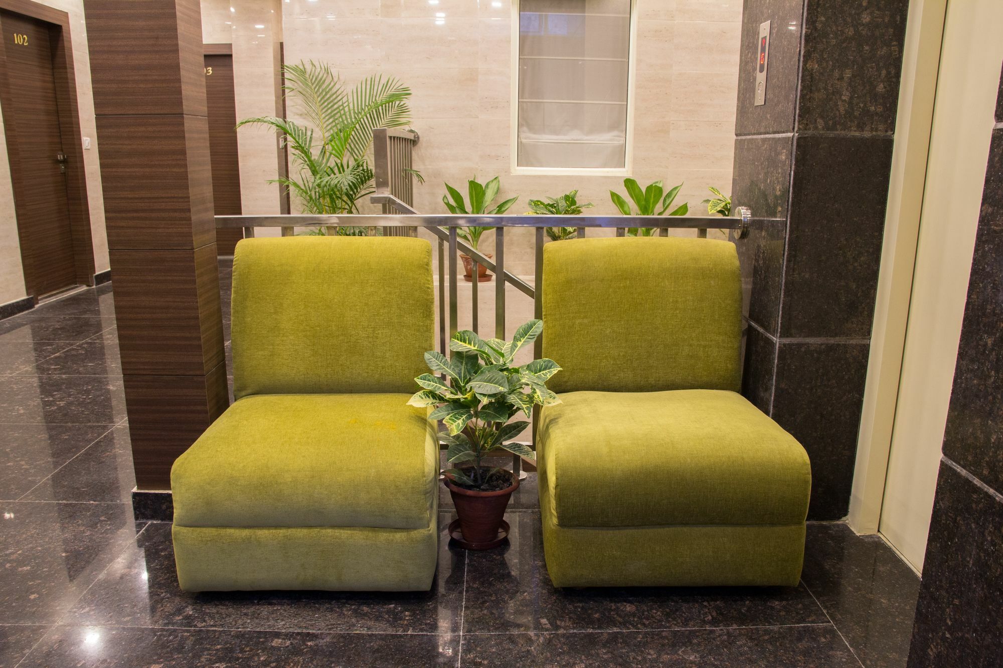 Hotel Pawan Plaza Near Sir Ganga Ram Hospital Delhi  Bagian luar foto